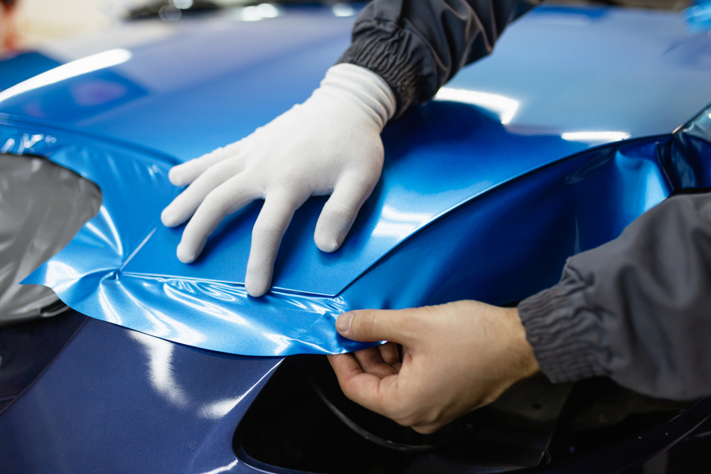 car wrapping specialist perfecting vinyl car wrap on car