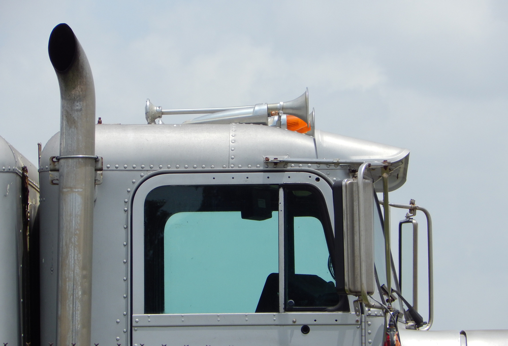 Trumpet horn mounted to an 18-wheeler