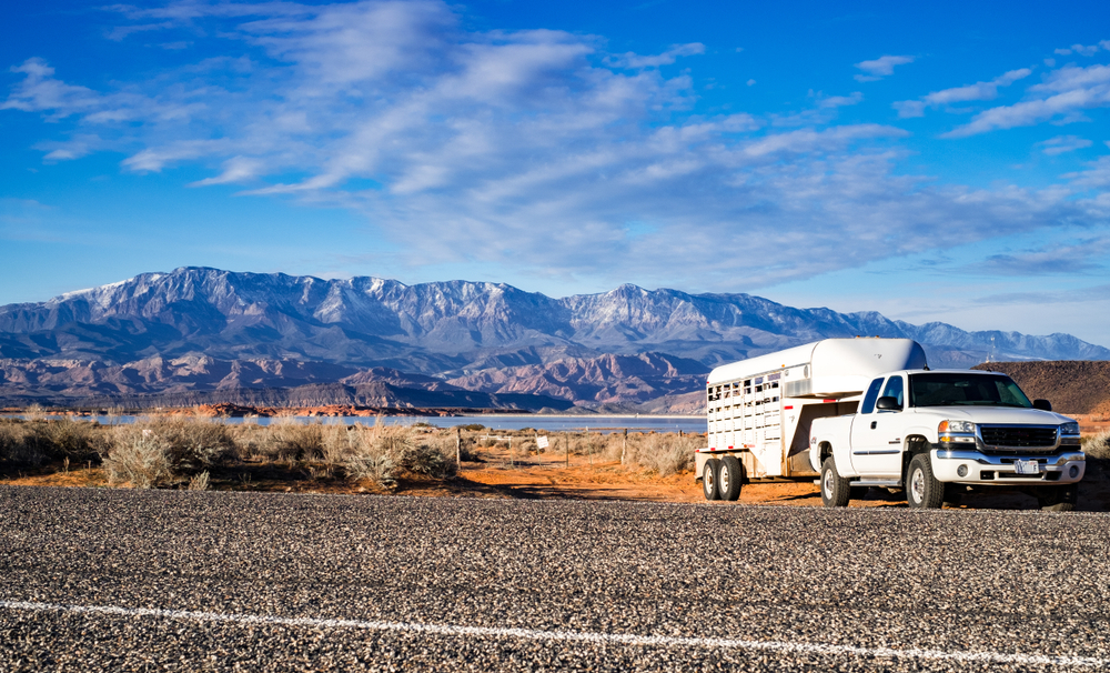 towing a gooseneck trailer with a truck