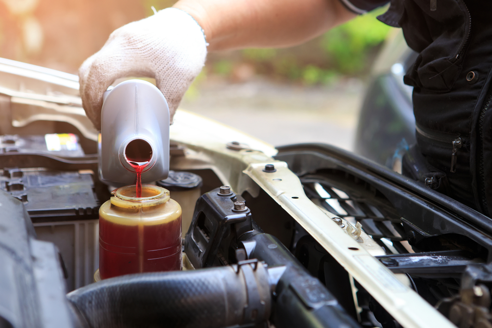 filling power steering fluid reservoir