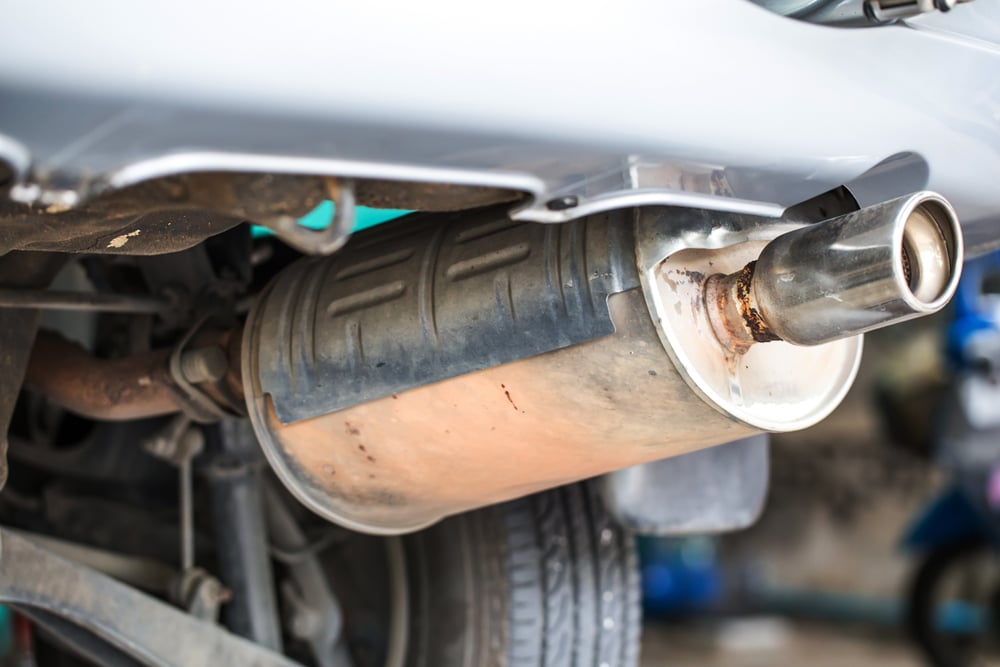 signs-there-s-a-hole-in-your-muffler-and-what-to-do-about-it-auto